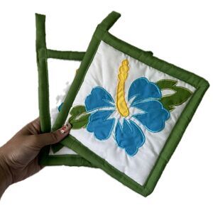 NWOT Set Of 2 Hawaiian Stitching Hibiscus Flower Floral Kitchen Pot Holders
